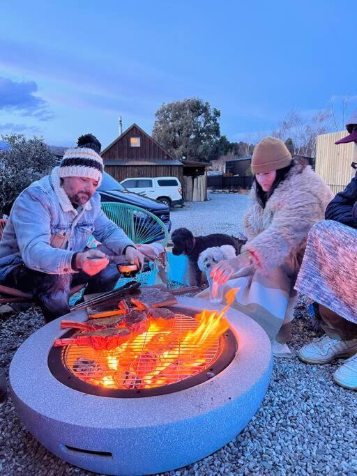 Alpine Chalet - Views, Fire-Pit, Central, Cosy Wanaka Eksteriør bilde